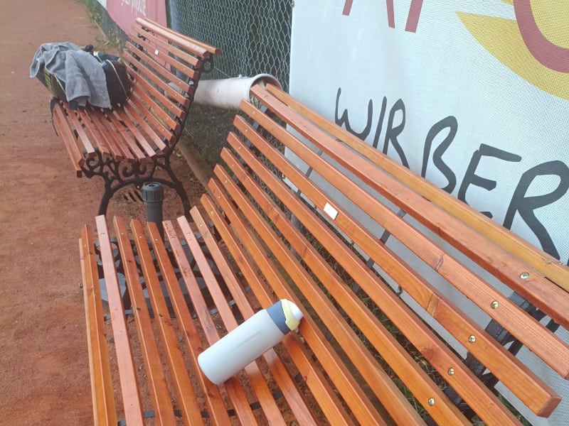 Die neuen Bänke auf unserer Tennisanlage