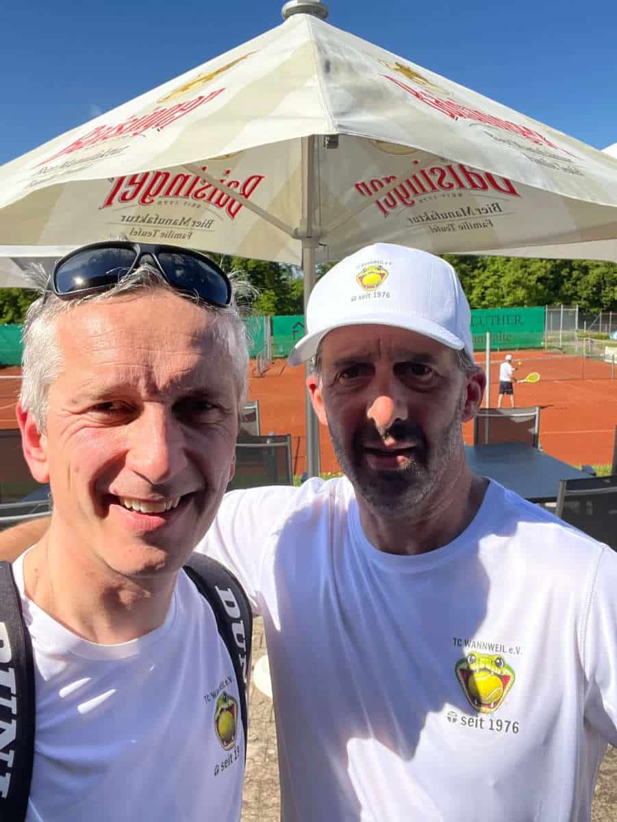 Spieler der Ü50-Mannschaft bei der Siegesfeier