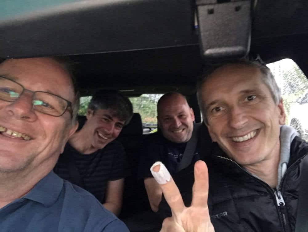 Ü-40-Team des TC Wannweil auf dem Heimweg. Selfie im Auto