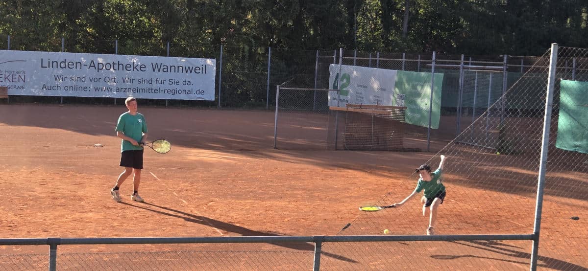 Die Gewinner Familie Wolfers beim Herren-Doppel-Final auf Platz 1